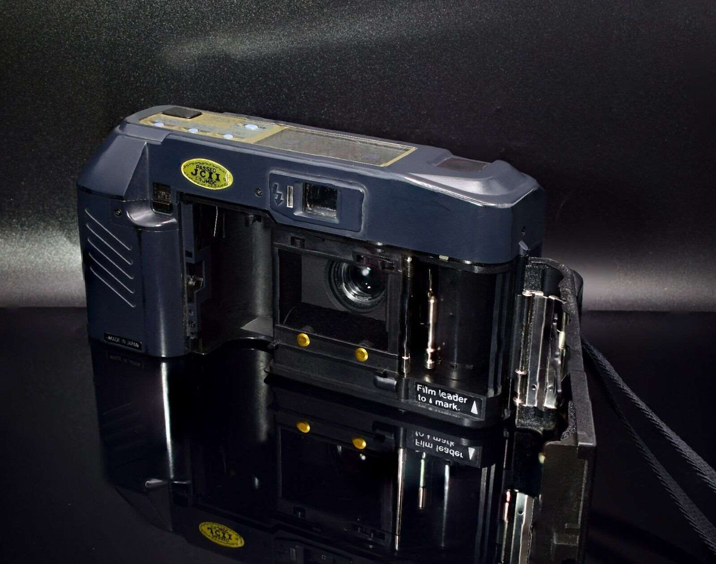 RICOH FF700 Automatic 35mm Film Camera f/28 35mm AF Lens Black Rare Vintage