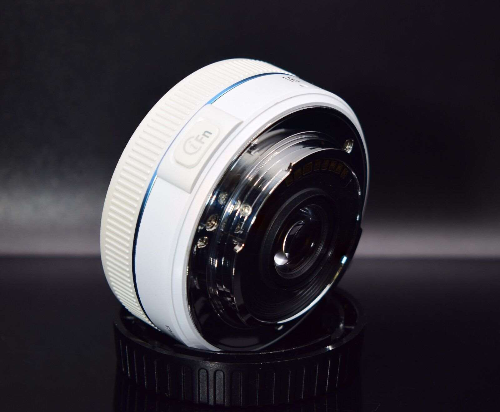 Samsung NX1100 Digital Camera Set 20.3 Mega Pixels f2.4 16mm i-Function Lens