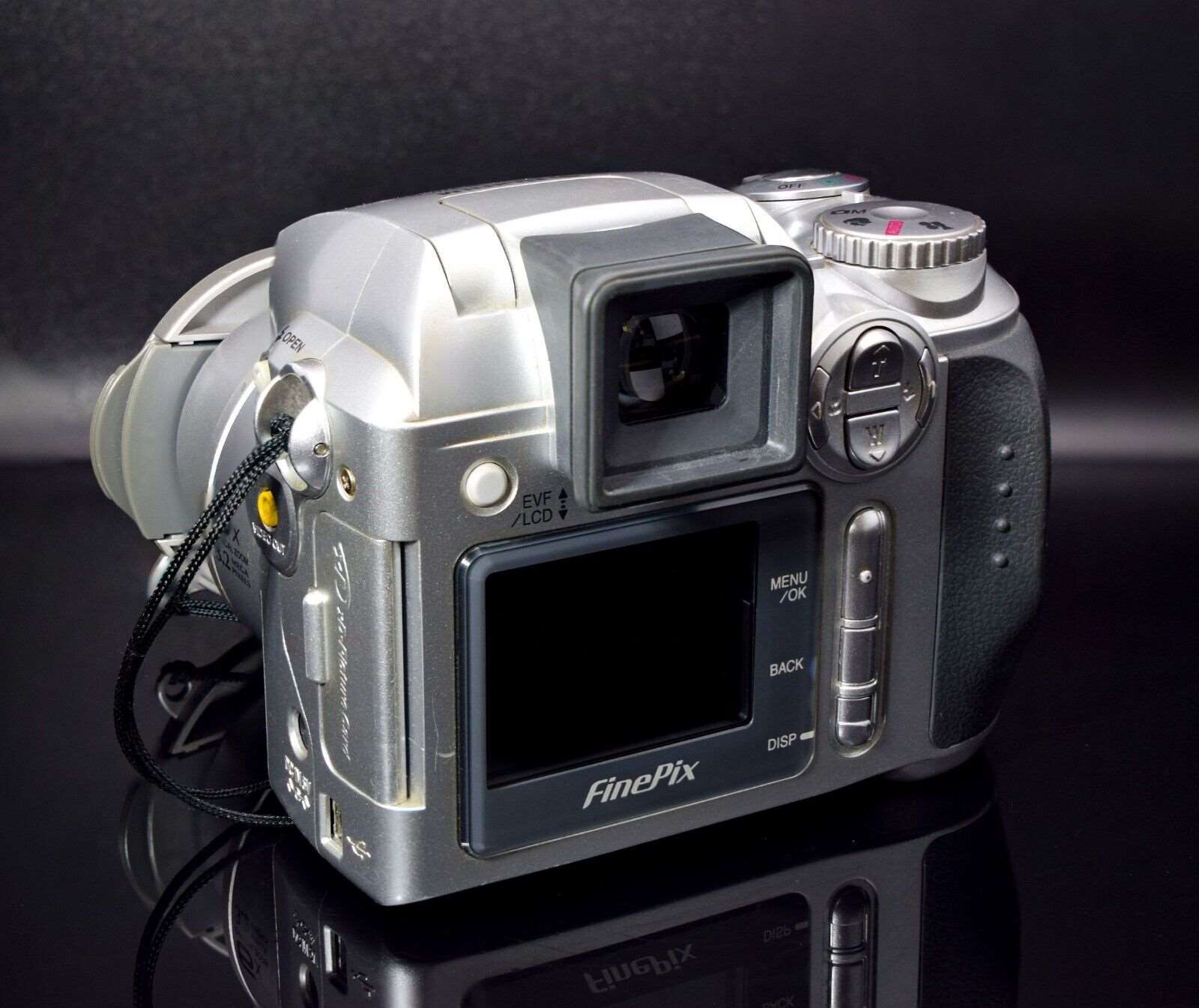 Fujifilm FinePix S3000 Digital Bridge Camera Silver Early Digital Collector's Camera