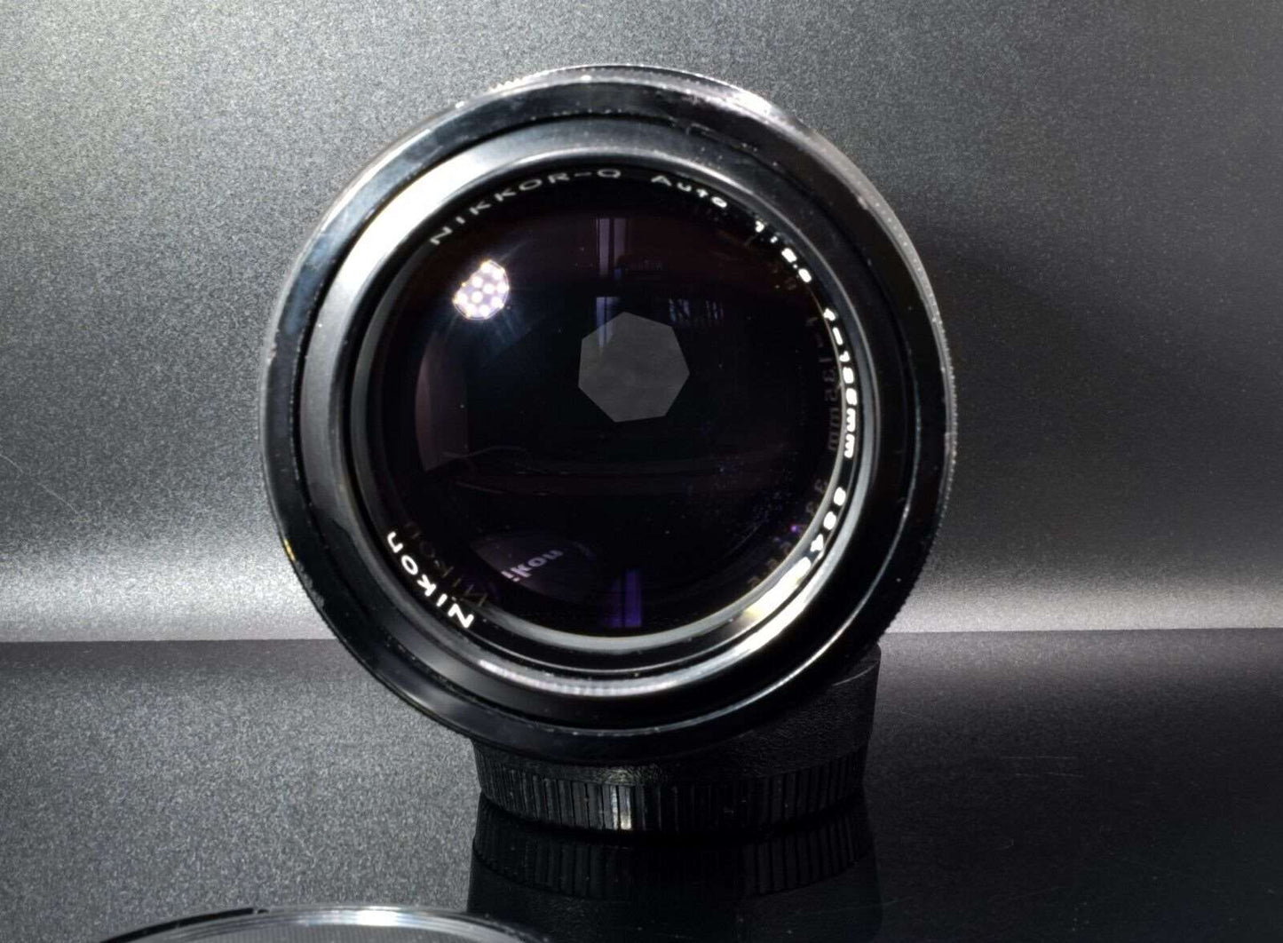 Nikon Nikkor Q 135mm f2.8 AI Camera Lens Retractable Hood Front Rear End Caps