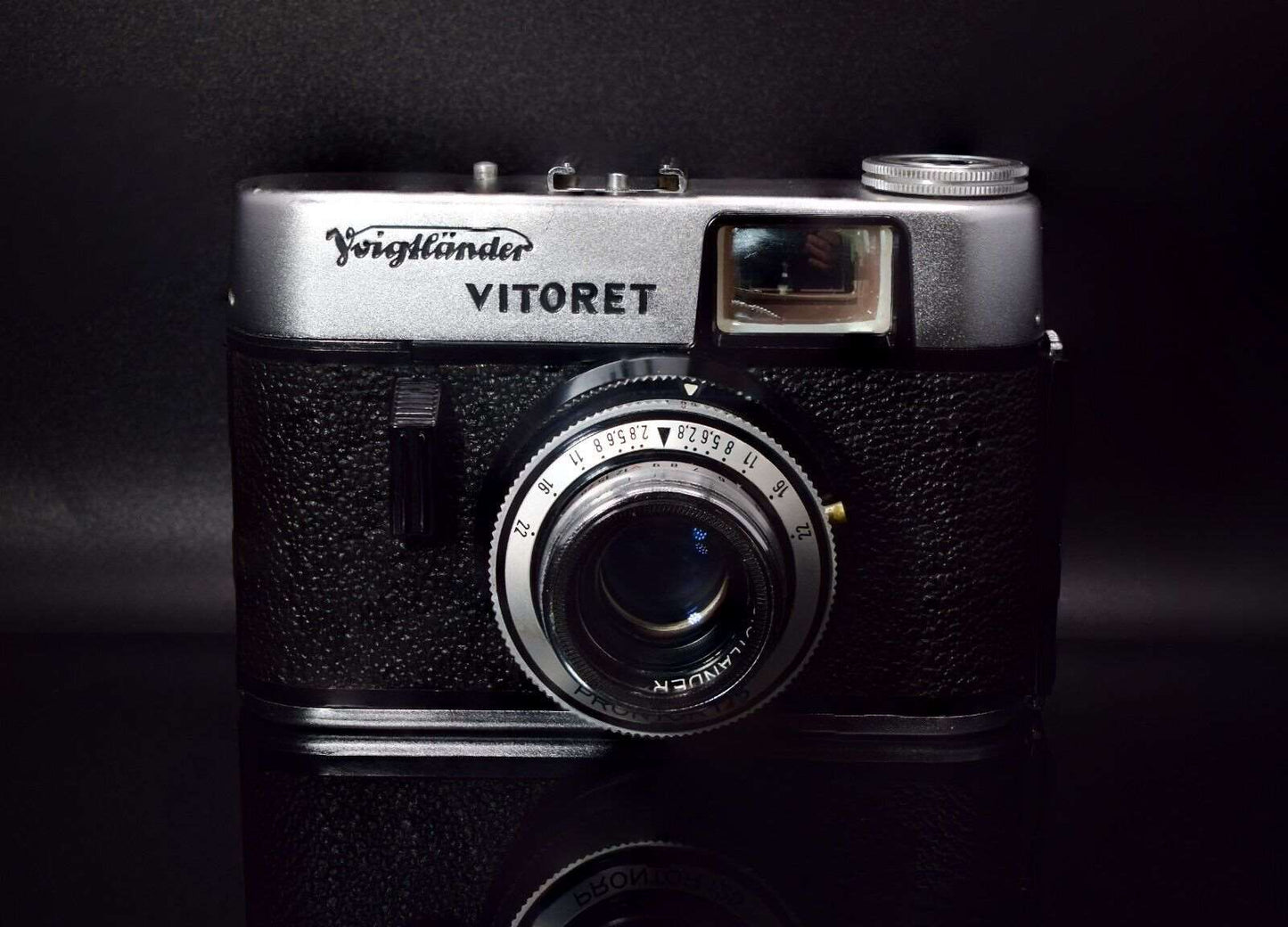 Voigtlander VITORET 35mm Film Camera cw VASKAR f/2.8 50mm Lens & Ever Ready Case