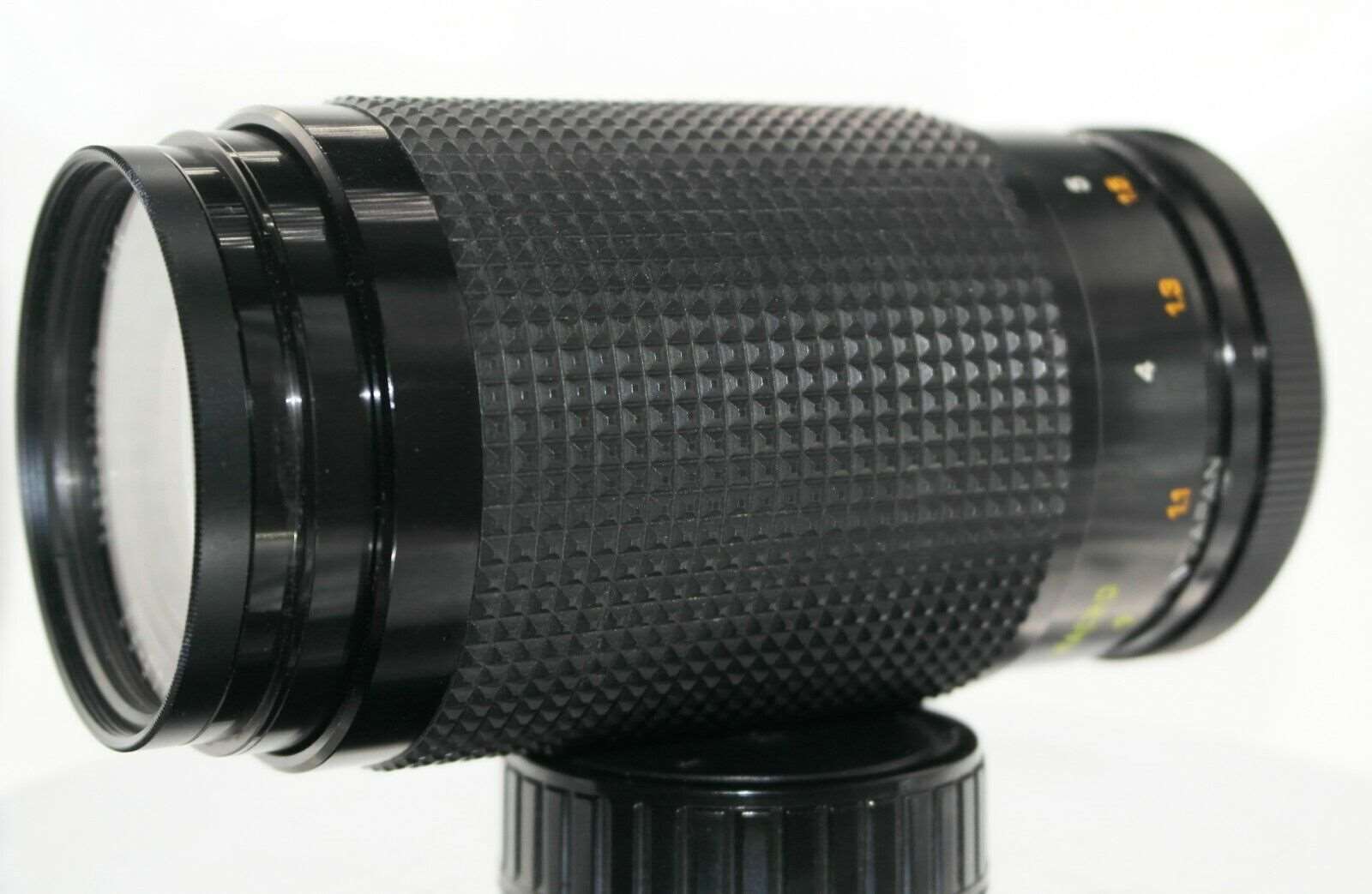 Pentax Mount Zoom Lens f80-200mm 1:4.5-5.2 Itorex with UV Filter Rear Lens Cap