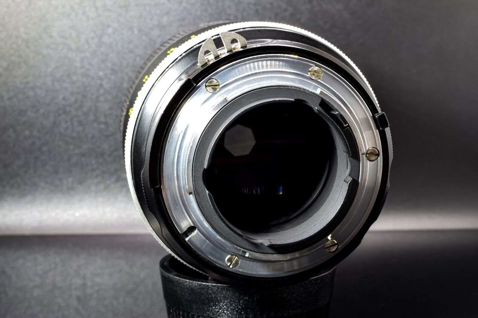 Nikon Nikkor Q 135mm f2.8 AI Camera Lens Retractable Hood Front Rear End Caps