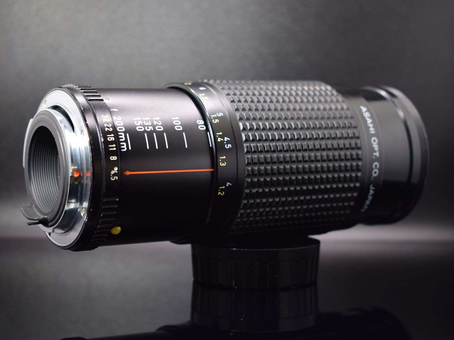 ASAHI Pentax Camera Zoom Lens SMC Pentax-M Zoom f4.5 80-200mm in Black with Caps