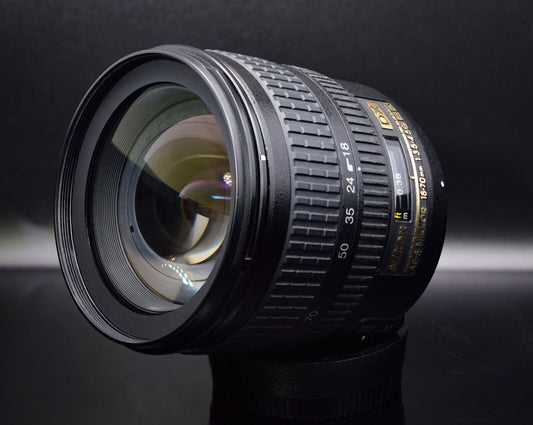 Nikon DX AF-S Nikkor 18-70mm f/3.5 - f/4.5G ED Lens FDX Mount with Nikon Pouch